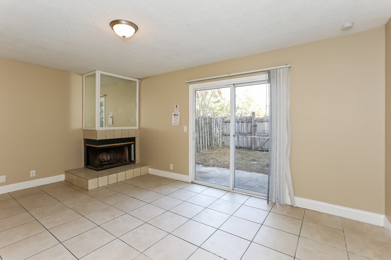 0/Mo, 4259 Polo Ct Jacksonville, FL 32277 Living Room View 2