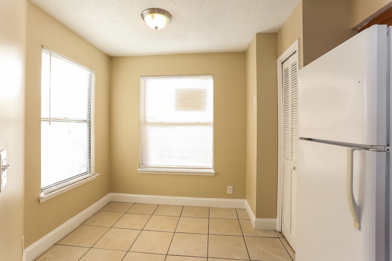 0/Mo, 4259 Polo Ct Jacksonville, FL 32277 Breakfast Nook View