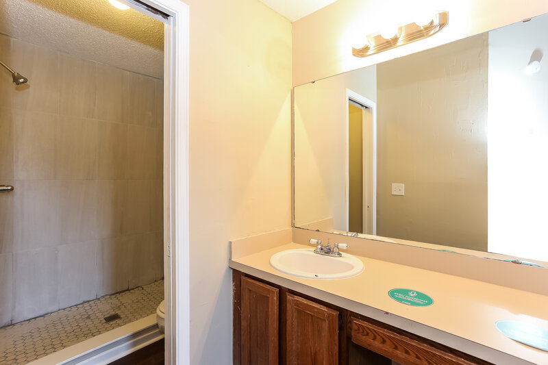 0/Mo, 4259 Polo Ct Jacksonville, FL 32277 Main Bathroom View