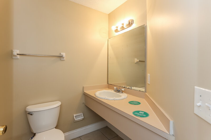 0/Mo, 4259 Polo Ct Jacksonville, FL 32277 Bathroom View 2