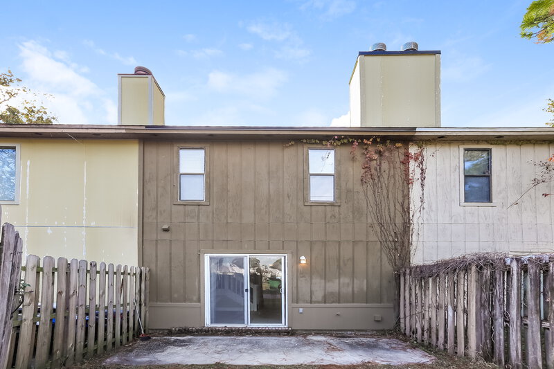 0/Mo, 4259 Polo Ct Jacksonville, FL 32277 Rear View