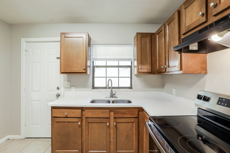 1,695/Mo, 4303 Anvers Blvd Jacksonville, FL 32210 Kitchen View