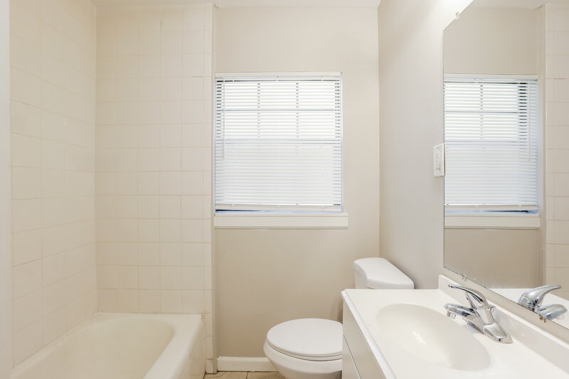 1,695/Mo, 4303 Anvers Blvd Jacksonville, FL 32210 Main Bathroom View