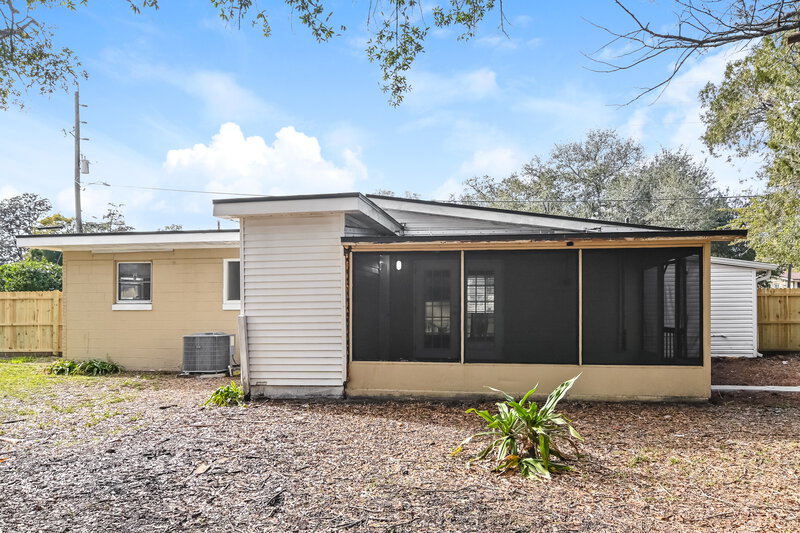 1,525/Mo, 4311 Harlow Blvd Jacksonville, FL 32210 Rear View