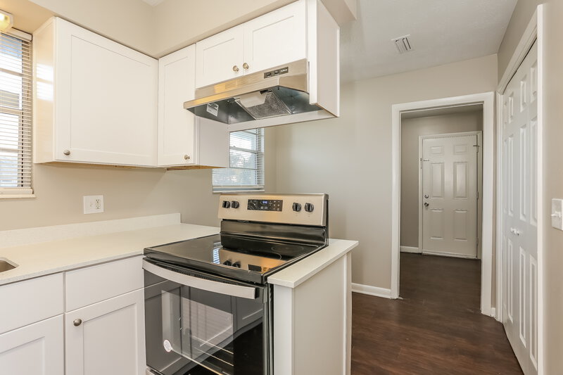 1,765/Mo, 4407 Argentine Dr N Jacksonville, FL 32217 Kitchen View 2