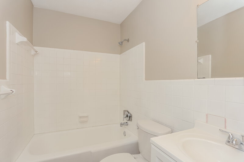 1,765/Mo, 4407 Argentine Dr N Jacksonville, FL 32217 Bathroom View