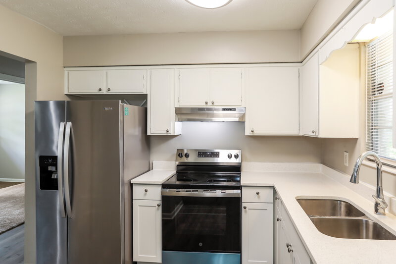 1,745/Mo, 4415 Argentine Dr N Jacksonville, FL 32217 Kitchen View 2