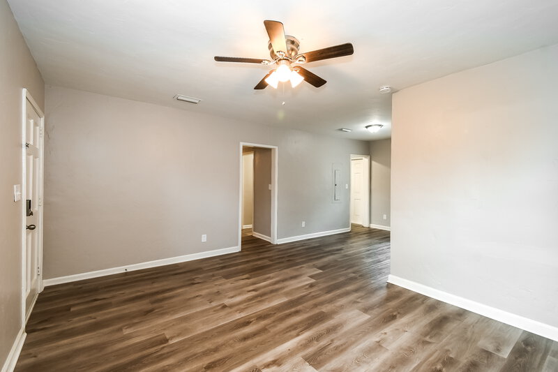 1,300/Mo, 4761 Cambridge Rd Jacksonville, FL 32210 Living Room View 2