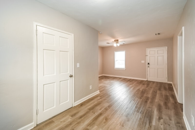 1,300/Mo, 4761 Cambridge Rd Jacksonville, FL 32210 Living Room View 3