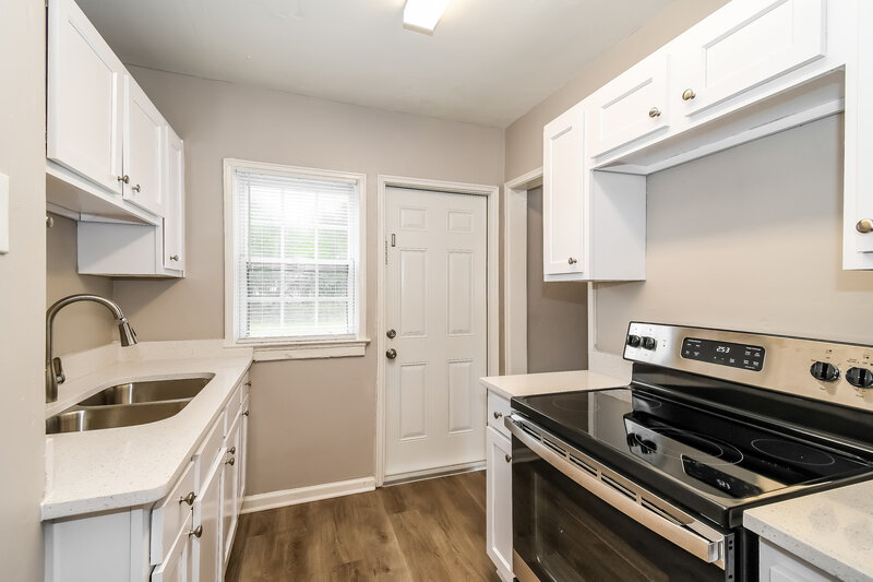 1,300/Mo, 4761 Cambridge Rd Jacksonville, FL 32210 Kitchen View 2