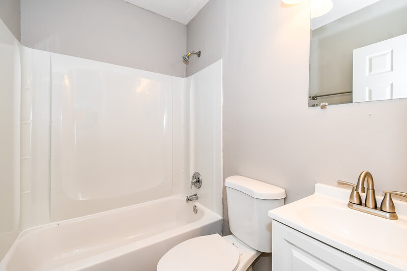 1,300/Mo, 4761 Cambridge Rd Jacksonville, FL 32210 Bathroom View