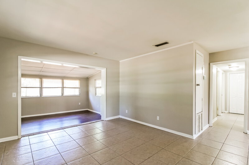1,340/Mo, 4815 Andromeda Rd Jacksonville, FL 32210 Living Room View