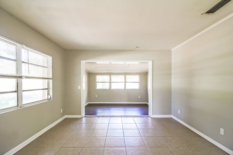 1,340/Mo, 4815 Andromeda Rd Jacksonville, FL 32210 Living Room View 2