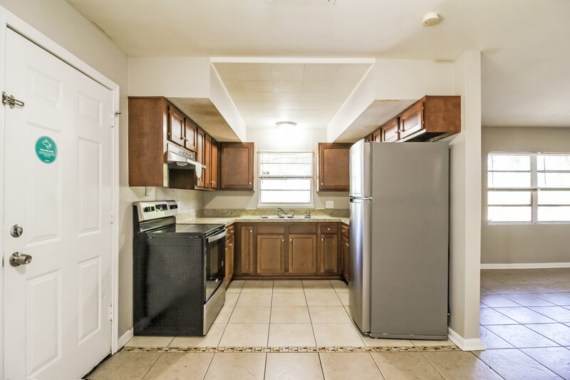1,340/Mo, 4815 Andromeda Rd Jacksonville, FL 32210 Kitchen View