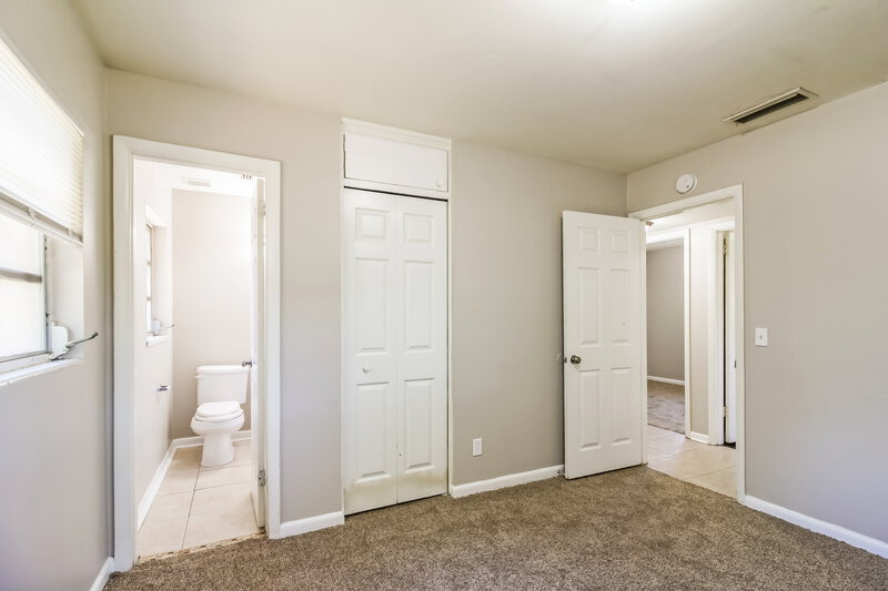 1,340/Mo, 4815 Andromeda Rd Jacksonville, FL 32210 Main Bedroom View 2