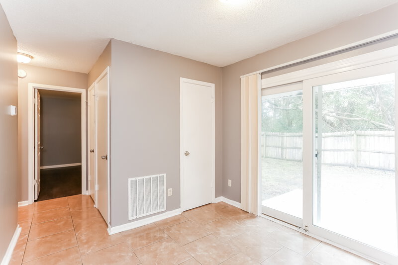 1,370/Mo, 5049 Yearling Ln Jacksonville, FL 32210 Dining Room View