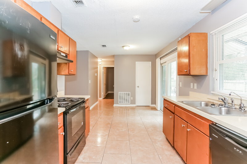 1,370/Mo, 5049 Yearling Ln Jacksonville, FL 32210 Kitchen View 2