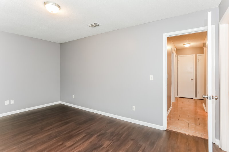 1,370/Mo, 5049 Yearling Ln Jacksonville, FL 32210 Main Bedroom View 2