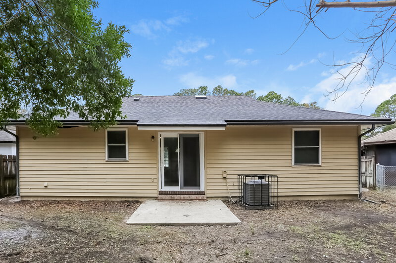 1,370/Mo, 5049 Yearling Ln Jacksonville, FL 32210 Rear View