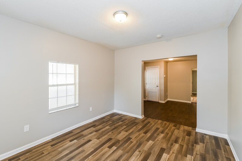 1,415/Mo, 505 E 44th St Jacksonville, FL 32208 Living Room View 2