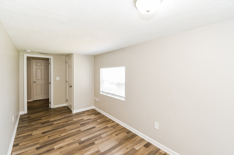 1,415/Mo, 505 E 44th St Jacksonville, FL 32208 Living Room View 3