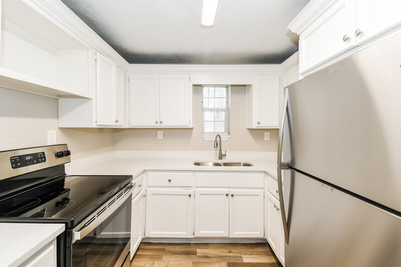 1,415/Mo, 505 E 44th St Jacksonville, FL 32208 Kitchen View 2