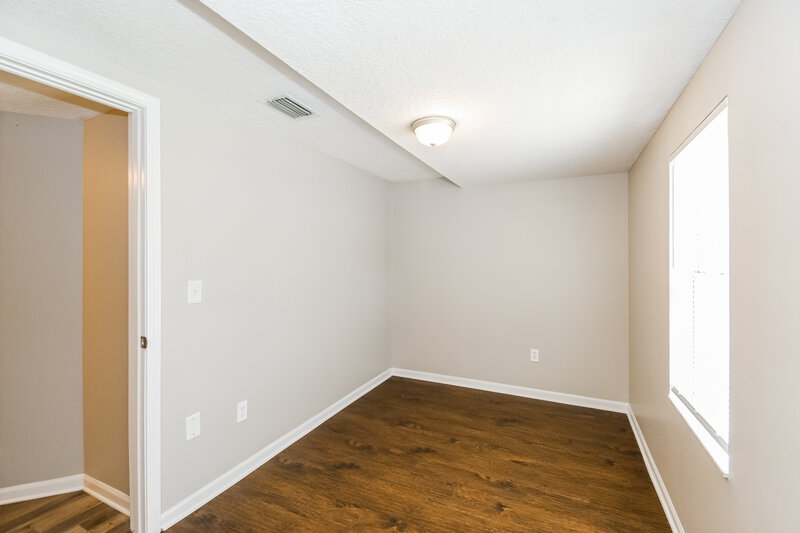 1,415/Mo, 505 E 44th St Jacksonville, FL 32208 Main Bedroom View