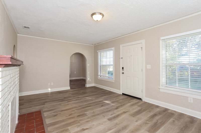 1,165/Mo, 511 W 46th St Jacksonville, FL 32208 Living Room View