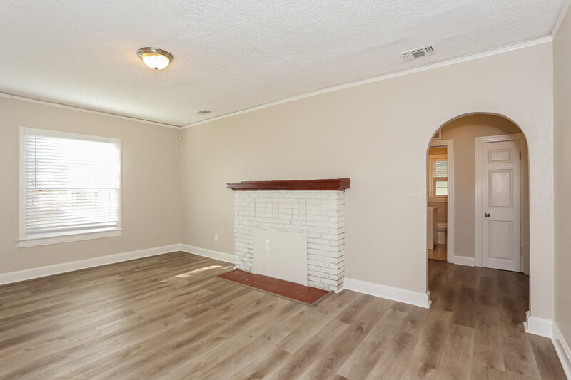 1,165/Mo, 511 W 46th St Jacksonville, FL 32208 Living Room View 2