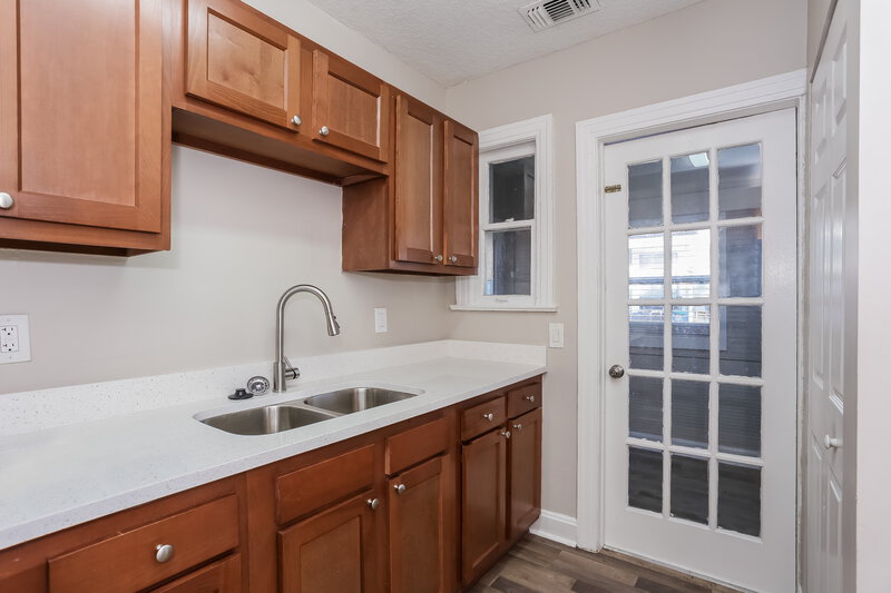 1,165/Mo, 511 W 46th St Jacksonville, FL 32208 Kitchen View