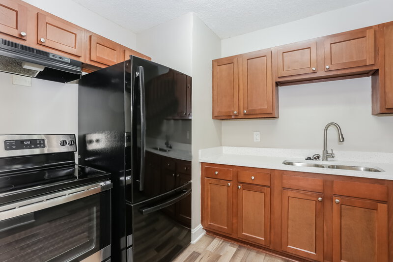 1,165/Mo, 511 W 46th St Jacksonville, FL 32208 Kitchen View 2