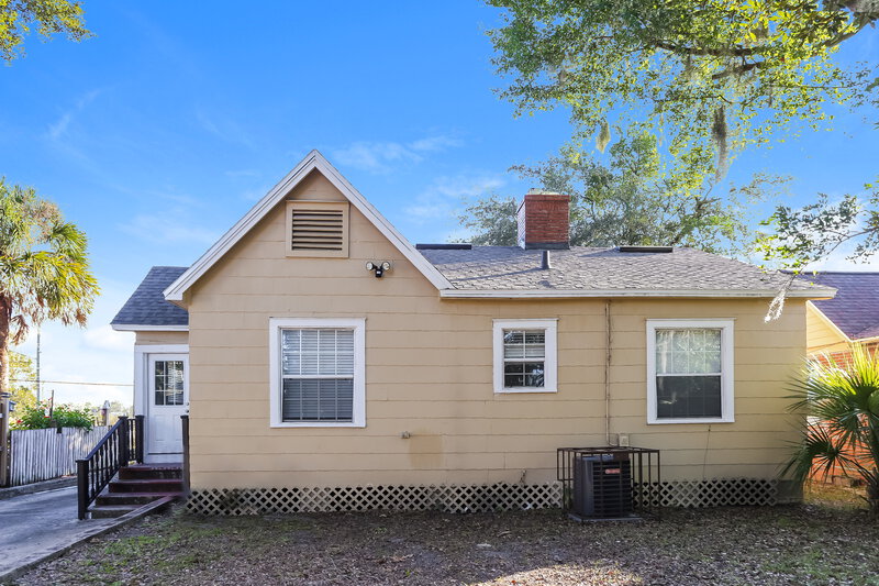 1,165/Mo, 511 W 46th St Jacksonville, FL 32208 Rear View