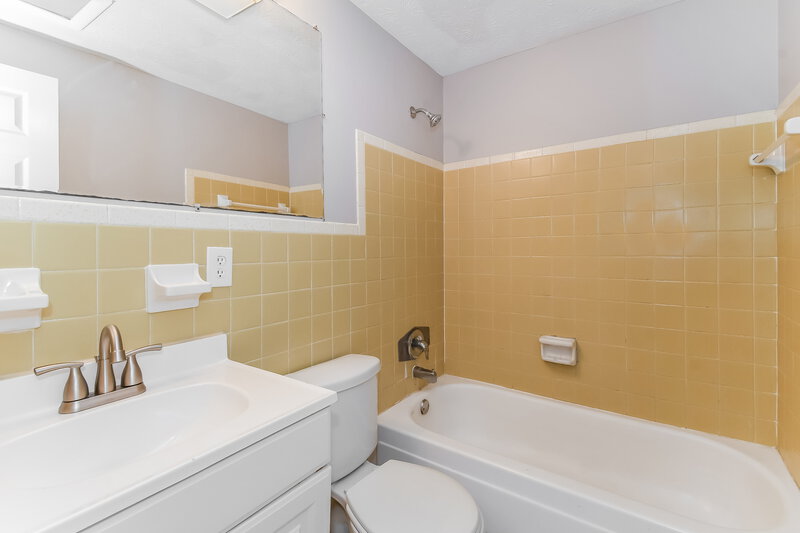 1,585/Mo, 5134 Acoma Ave Jacksonville, FL 32210 Bathroom View