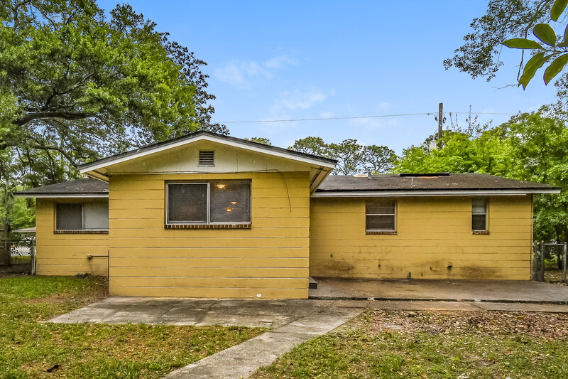 1,585/Mo, 5134 Acoma Ave Jacksonville, FL 32210 Rear View