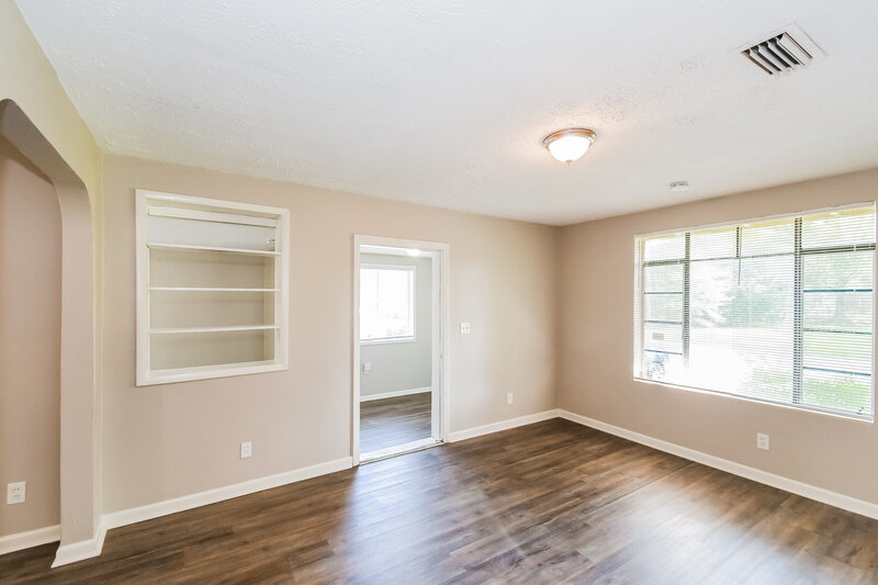 2,150/Mo, 5204 Mays Dr Jacksonville, FL 32209 Living Room View 2