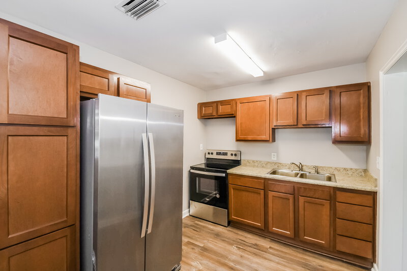 2,150/Mo, 5204 Mays Dr Jacksonville, FL 32209 Kitchen View
