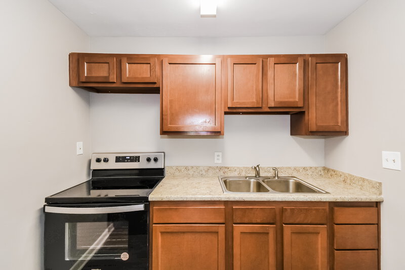 2,150/Mo, 5204 Mays Dr Jacksonville, FL 32209 Kitchen View 2