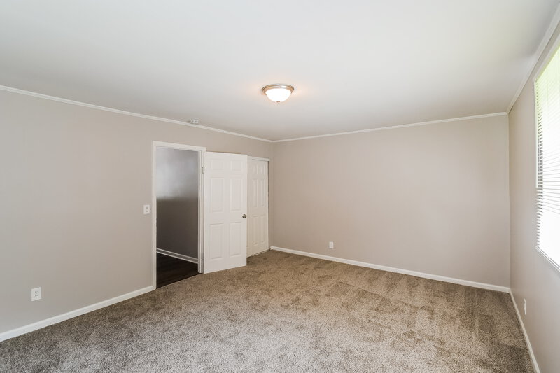 2,150/Mo, 5204 Mays Dr Jacksonville, FL 32209 Main Bedroom View 2