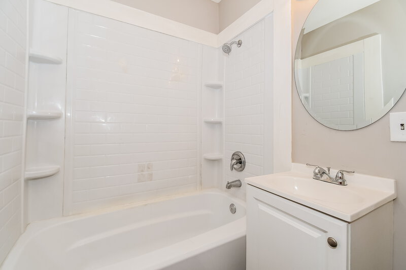 2,150/Mo, 5204 Mays Dr Jacksonville, FL 32209 Bathroom View