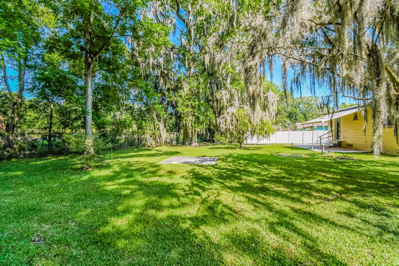 2,150/Mo, 5204 Mays Dr Jacksonville, FL 32209 Rear View