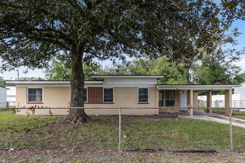 0/Mo, 5220 Seaspray Ave Jacksonville, FL 32244 External View