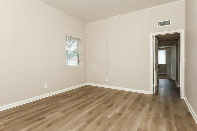 0/Mo, 5220 Seaspray Ave Jacksonville, FL 32244 Dining Room View