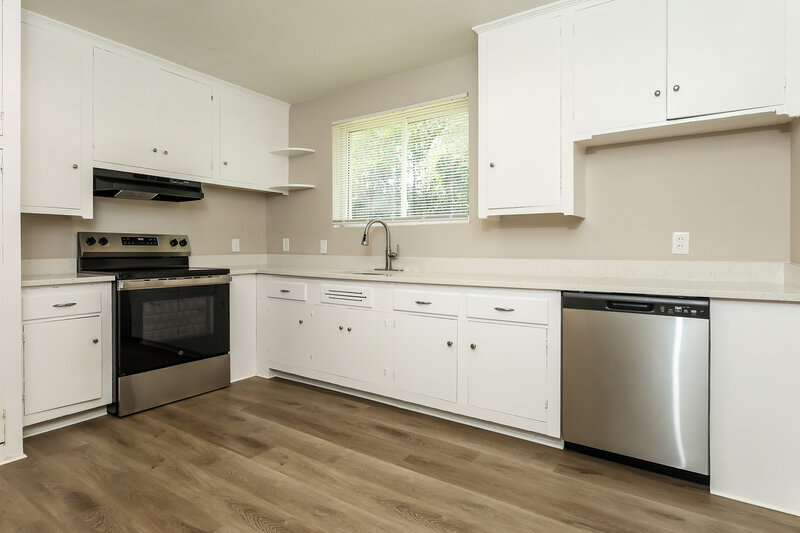 0/Mo, 5220 Seaspray Ave Jacksonville, FL 32244 Kitchen View