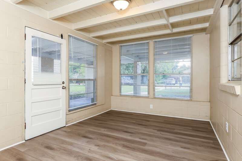 0/Mo, 5220 Seaspray Ave Jacksonville, FL 32244 Sun Room View