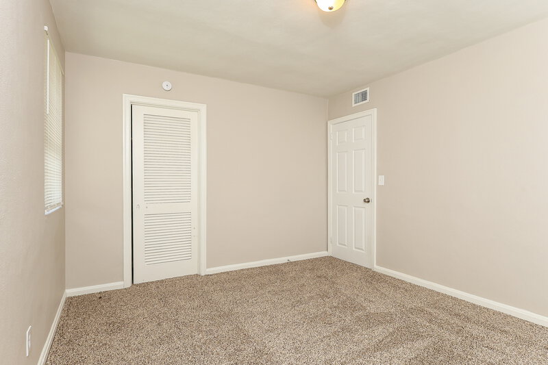 0/Mo, 5220 Seaspray Ave Jacksonville, FL 32244 Bedroom View 2