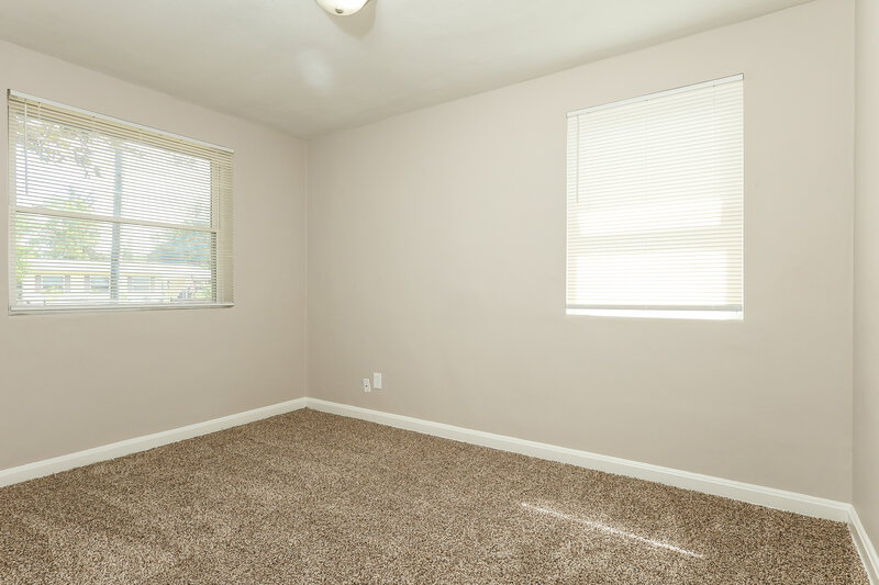 0/Mo, 5220 Seaspray Ave Jacksonville, FL 32244 Bedroom View 4