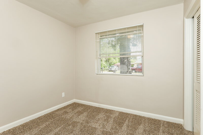 0/Mo, 5220 Seaspray Ave Jacksonville, FL 32244 Bedroom View 5