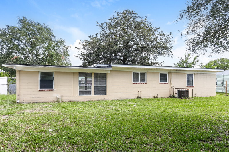 0/Mo, 5220 Seaspray Ave Jacksonville, FL 32244 Rear View