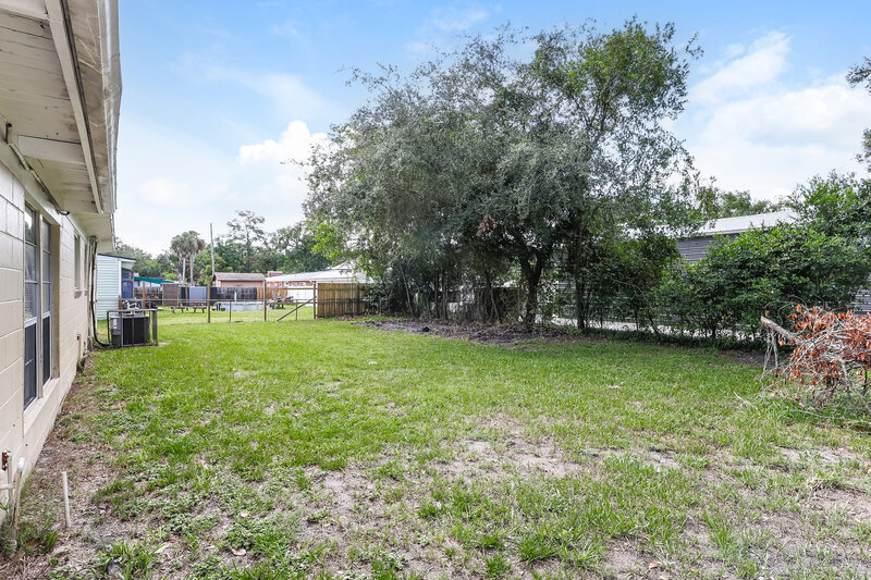 0/Mo, 5220 Seaspray Ave Jacksonville, FL 32244 Backyard View