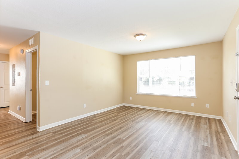 1,265/Mo, 5339 Newcombe Rd Jacksonville, FL 32209 Living Room View 3